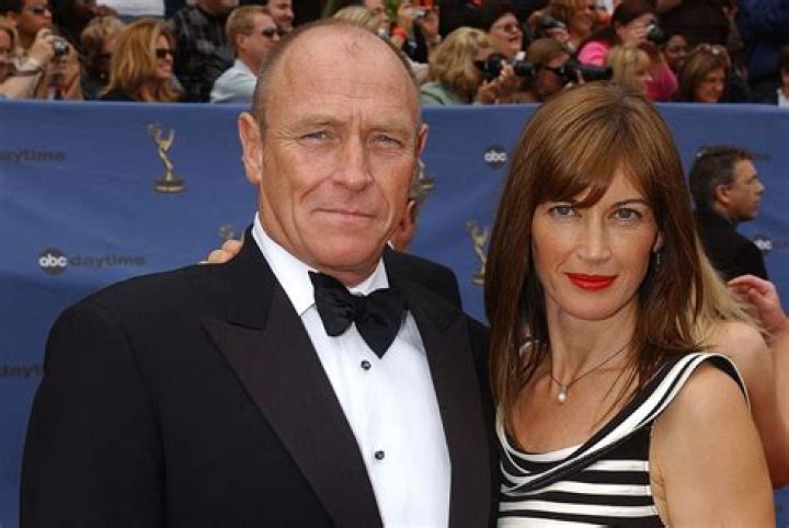 Amanda Pays Net Worth | Celebrity Net Worth