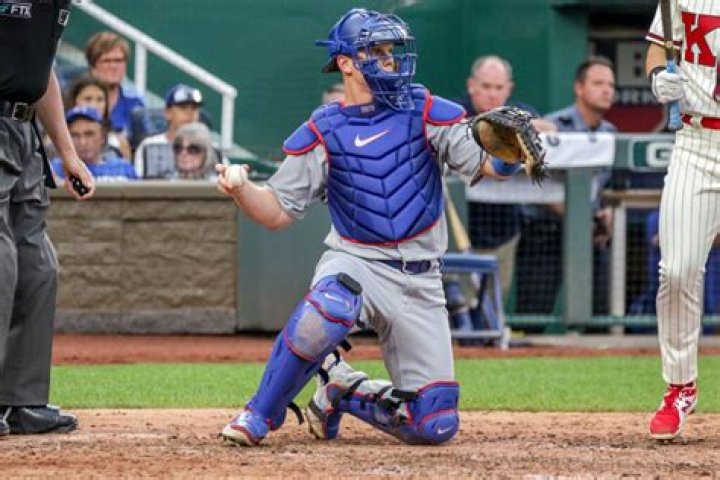 an American professional baseball infielder. What's his net worth? Know his girlfriend.