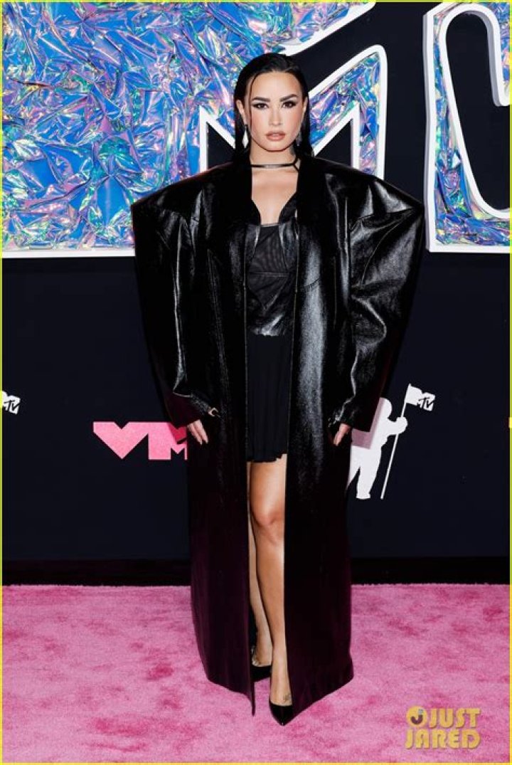 Ariana Grande Stuns in Black Leather Ensemble Ahead of VMAs Performance – Celeb Secrets