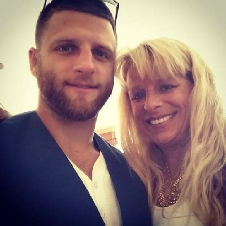 Calvin Kattar UFC Career Stats, Earnings, and Net worth (Bio, Age, Family, Girlfriend, Career, Sponsor)