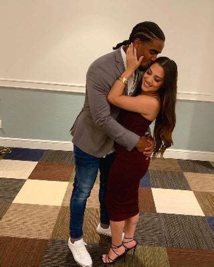 Devante Bond Bio, Age, Height, Net Worth, Salary, NFL Draft, & Stats: Is He Married?