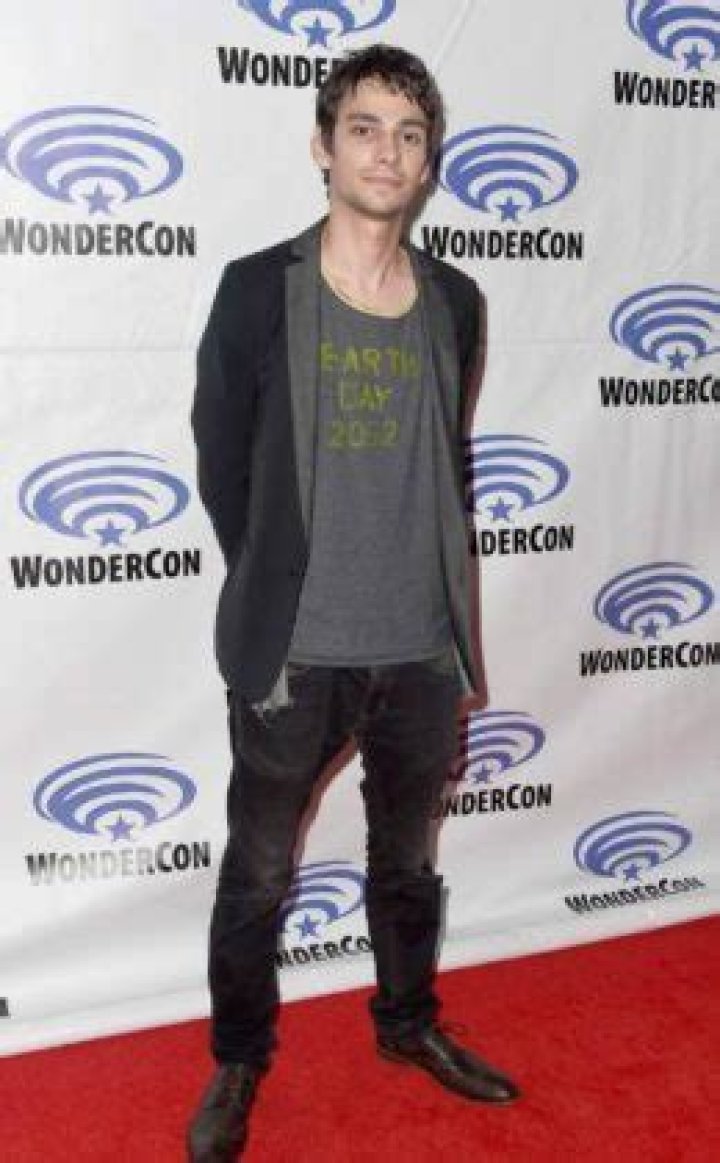 Devon Bostick Height, Weight, Age, Girlfriend, Family, Facts, Biography