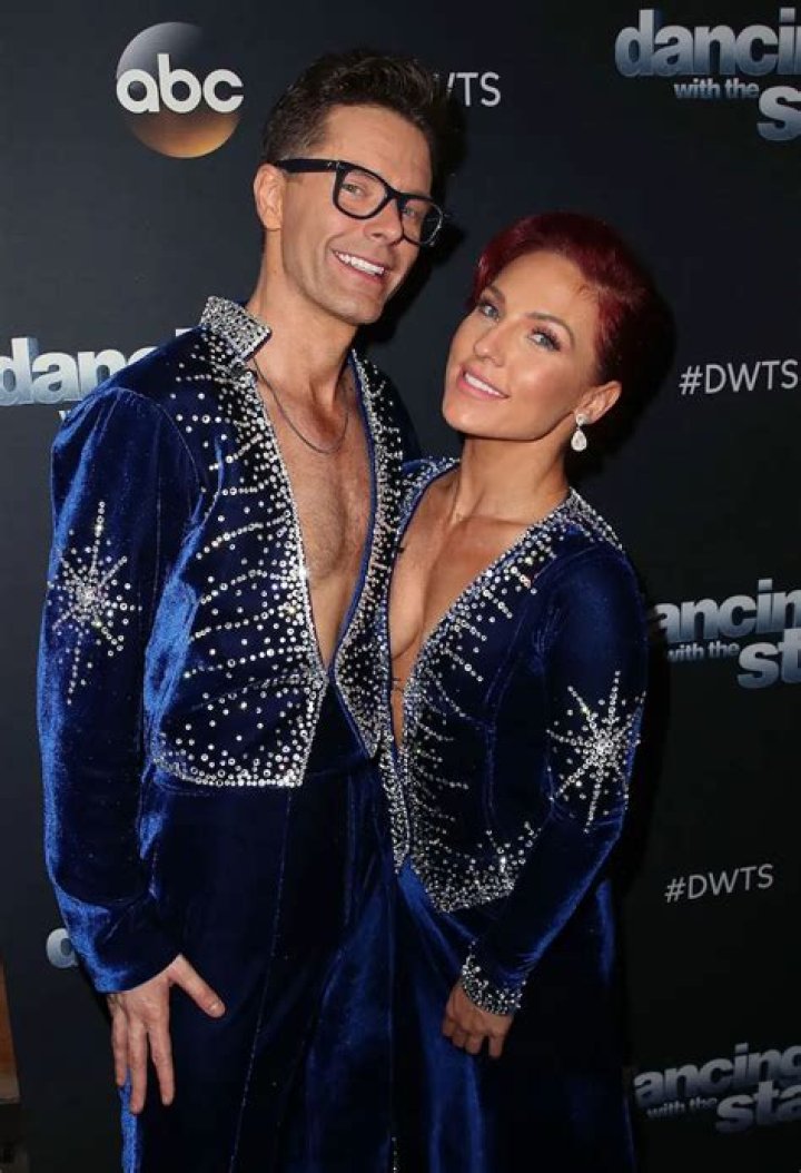 "DWTS" Pro Sharna Burgess Says Jesse Metcalfe Was "Difficult"