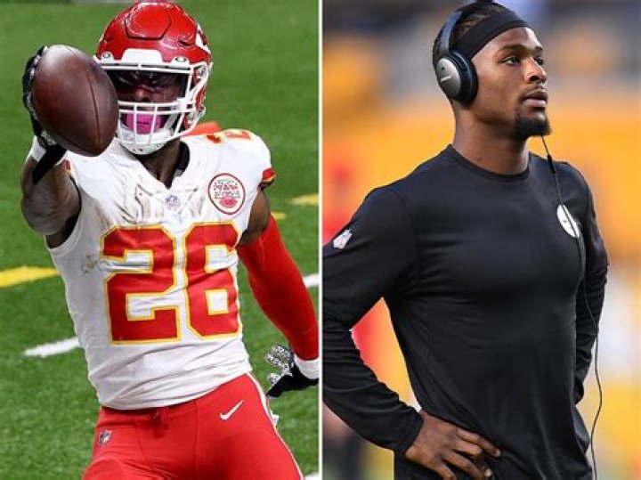 Le'Veon Bell Has Now Given Up More Money Than Any Other Running Back Will Make This Season