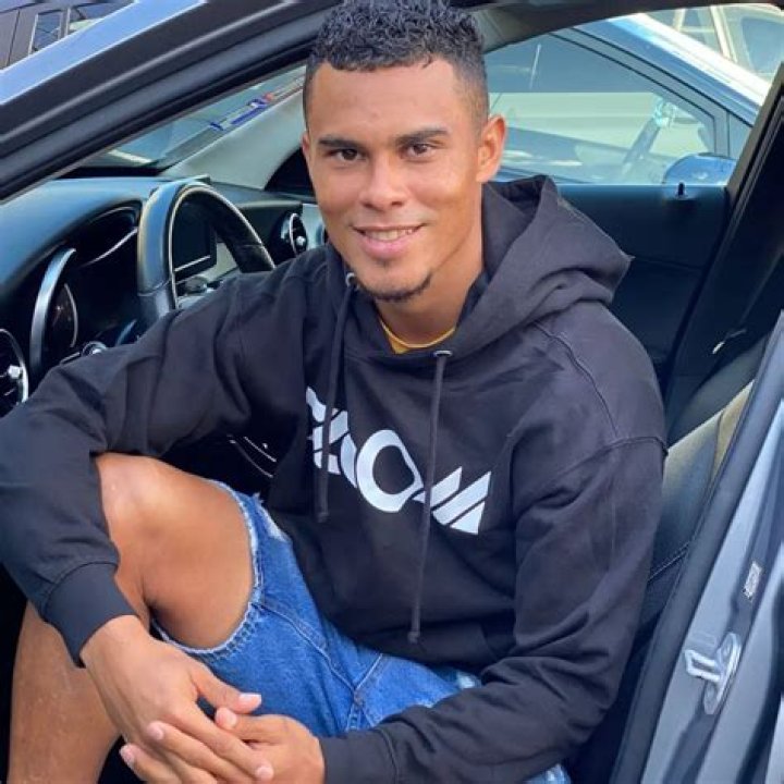Lyon FC Right Back's Biography, Parents, Net Worth, Salary, Earnings, Contract, Age, Weight, Girlfriend and Relationship Status