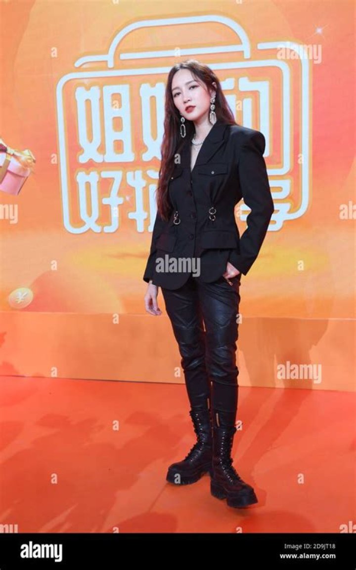 Meng Jia (Singer) Height, Weight, Age, Body Statistics