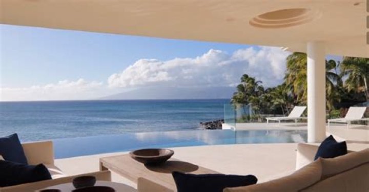 Oscar-Winning "Star Wars" Editor Is Selling Stunning Cliff-Top Maui Mansion For $13 Million