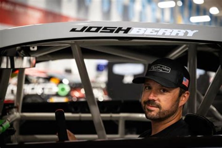 
Professional Racer, Kevin Harvick's Salary Earning and Net Worth From His Professional Career