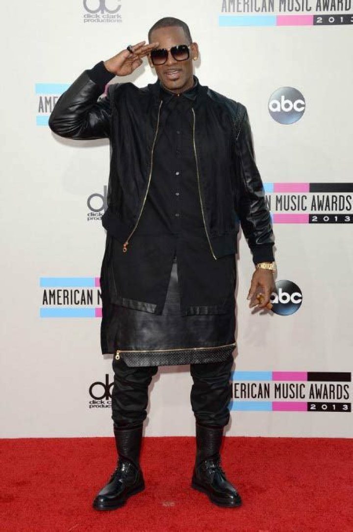 R. Kelly Height, Weight, Age, Girlfriend, Family, Facts, Biography