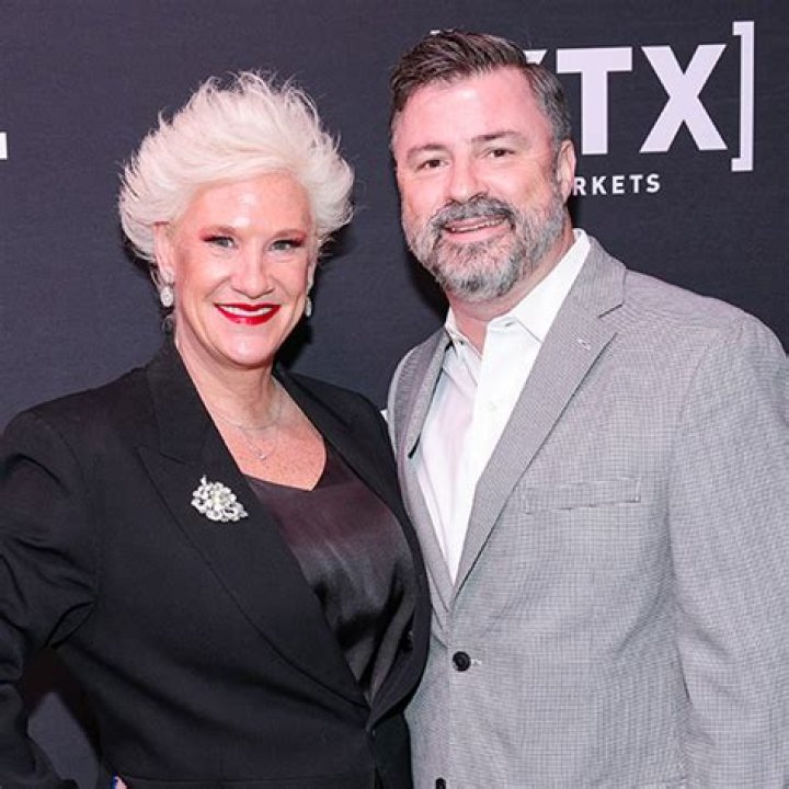 Who is Anne Burrell Dating Now?