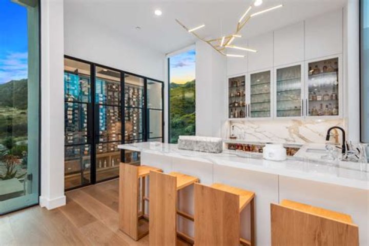 Who Is Buying Kobe Bryant's $6.4 Million California Mansion?