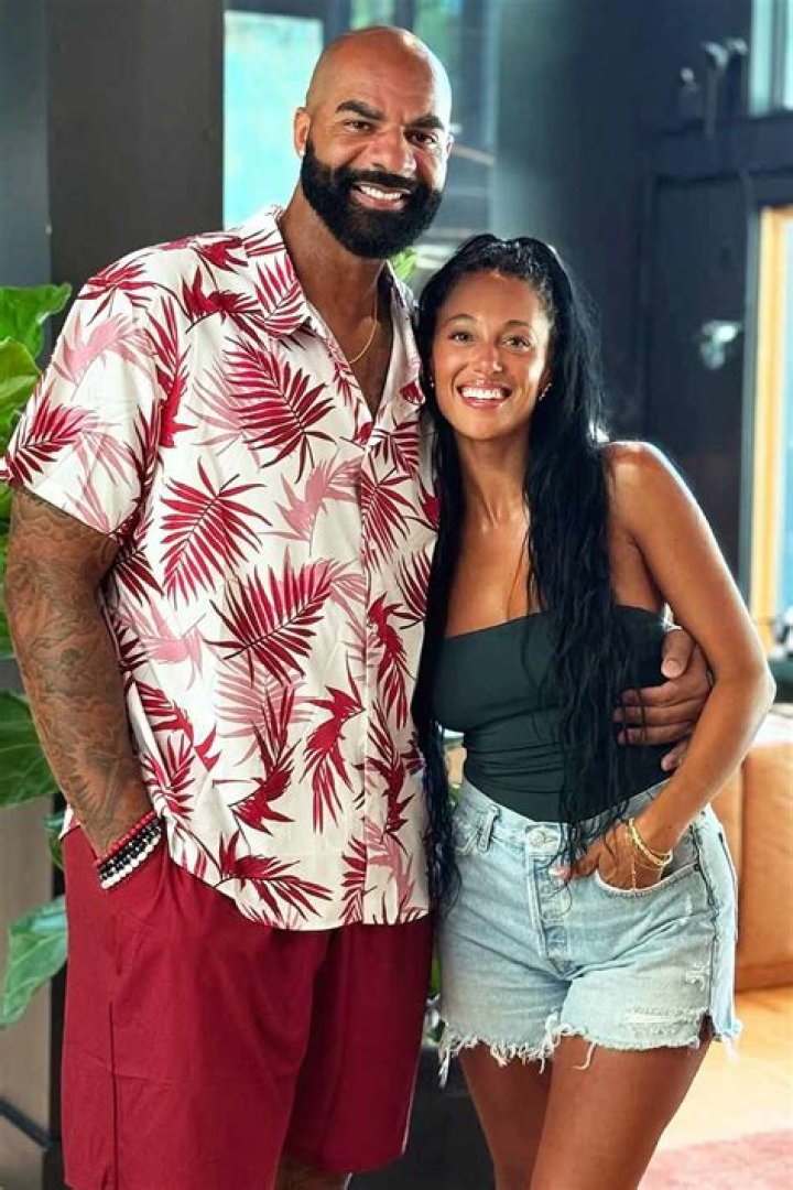 Who is Carlos Vives Dating Now