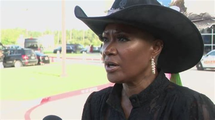 Who is Jolanda Jones Dating Now?