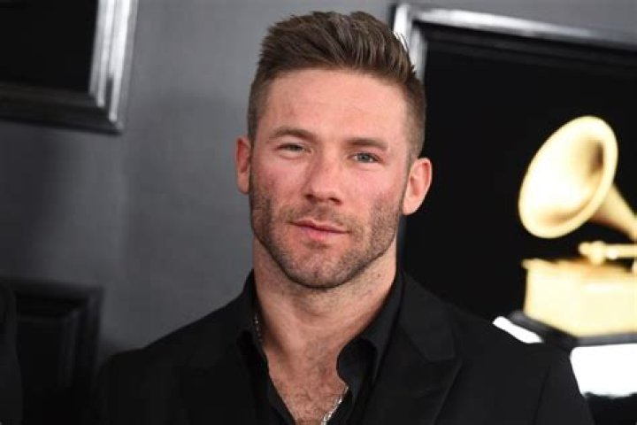 Who is Julian Edelman Dating Now