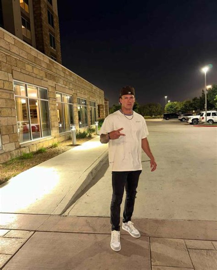 Who is Mark Klepaski Dating Now