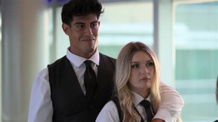 Who is Roxana Castellanos Dating Now?