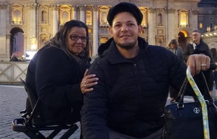 Who is Yadier Molina Dating Now